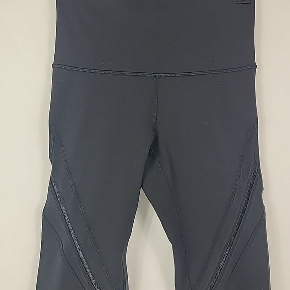 Lululemon Women's High Times Black Pant Leggings Size 4, Inseam 23" EUC - Picture 2 of 7